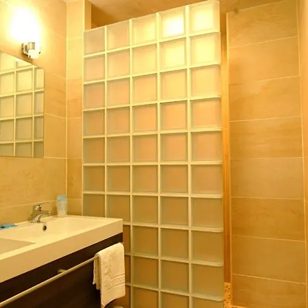 Le Joli Bois ウォータールー